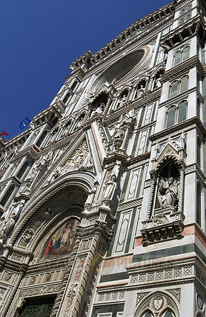 Marble facade of the famous Santa Maria del Fiore church
