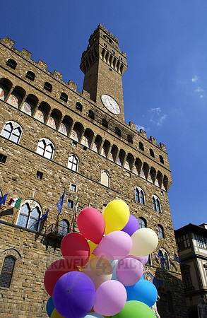 colorful balloons in front of the Palazzo Vecchio