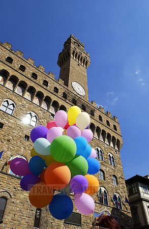 colorful balloons in front of the Palazzo Vecchio