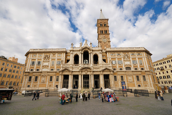 outside view of Basilica di Santa Maria Maggiore