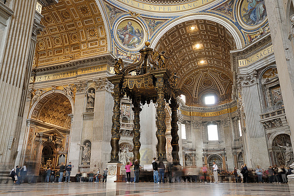 pope altar with Bernini's baldacchino