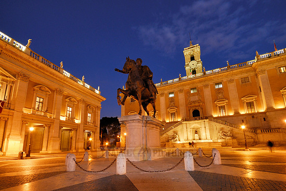 night shot with illuminated Capitoline hill