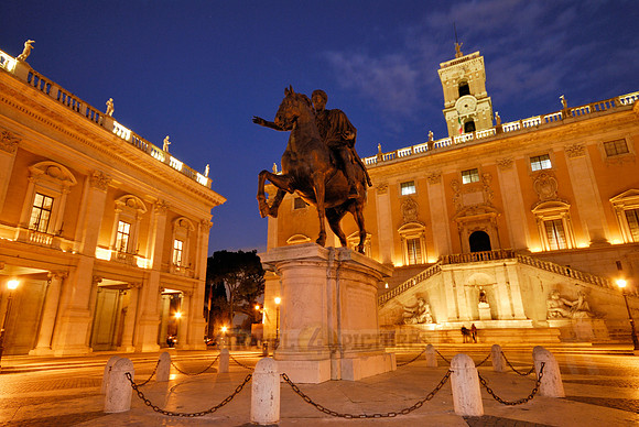 night shot with illuminated Capitoline hill