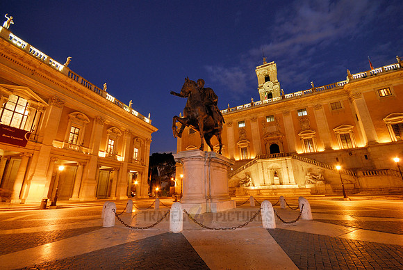 night shot with illuminated Capitoline hill