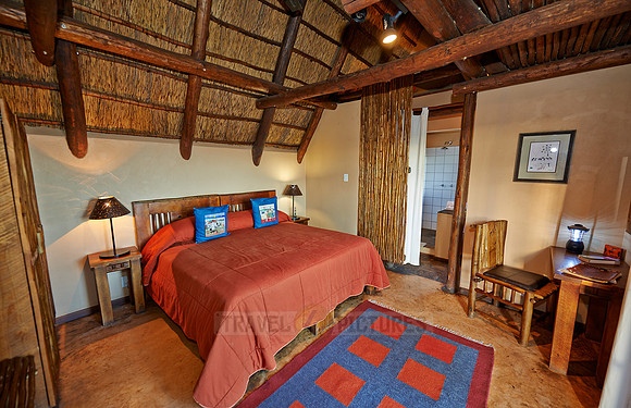 Innenansicht eines Zimmers in  der Xaus Lodge  |interior view of room in Xaus Lodge|