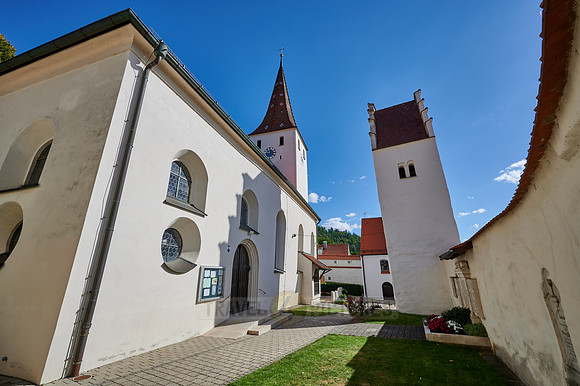 church and castle Kinding