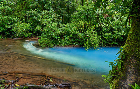 the confluence of two rivers the blue river Rio Celeste is formed