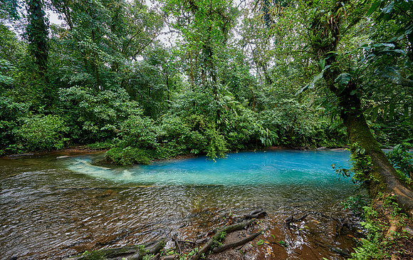 the confluence of two rivers the blue river Rio Celeste is formed