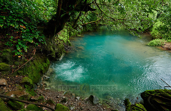bubbling hot springs at blue river Rio Celeste
