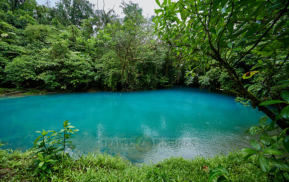lagoon at blue river Rio Celeste