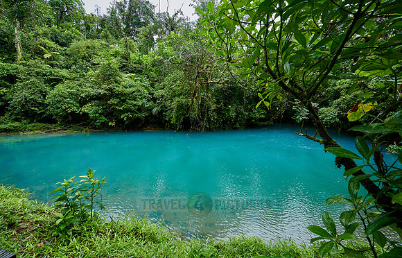lagoon at blue river Rio Celeste