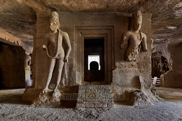 Elephanta caves, Linga shrine