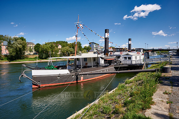 Museumsschiff RUTHOF / ÉRSEKCSANÁD Ship Museum on River Danube