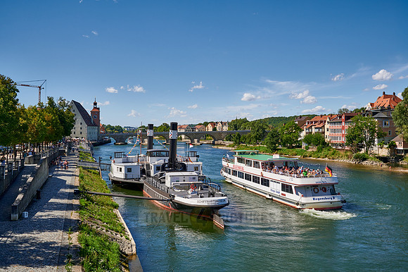 Museumsschiff RUTHOF / ÉRSEKCSANÁD Ship Museum and cruise ship on River Danube