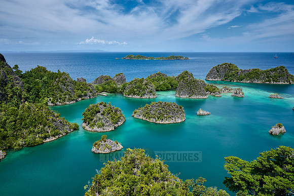 viewpoint Piaynemo with beautiful landscape of Fam Islands