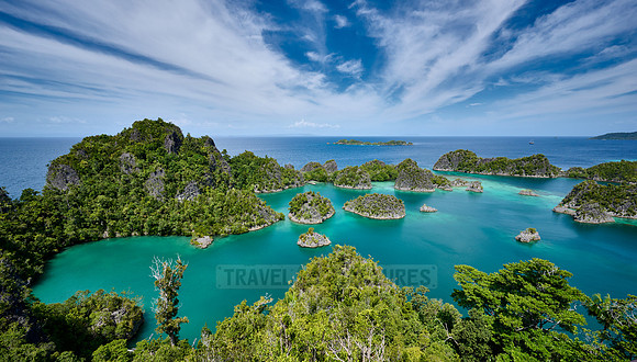 viewpoint Piaynemo with beautiful landscape of Fam Islands