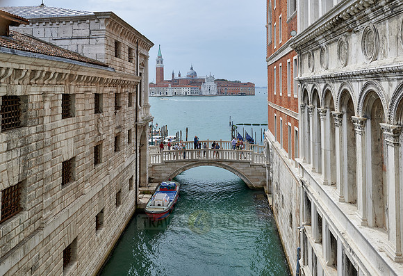 view out of Bridge of Sighs, Ponte dei Sospiri