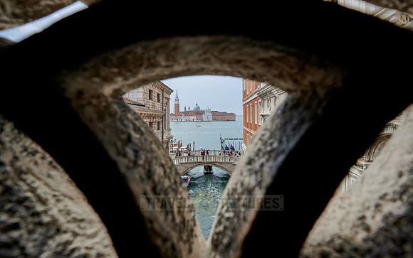 view out of Bridge of Sighs, Ponte dei Sospiri