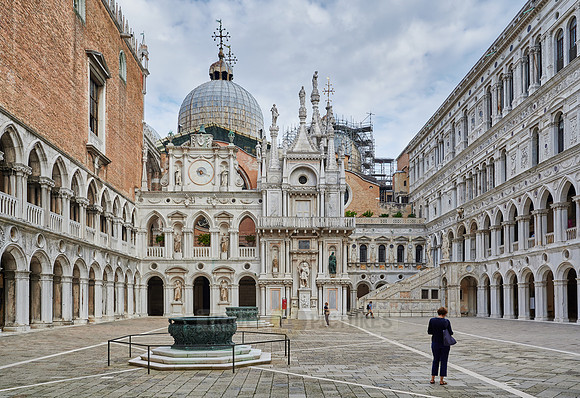 inner courtyard of Doge's Palace with Arco Foscari