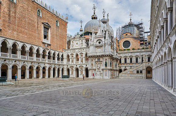 inner courtyard of Doge's Palace with Arco Foscari