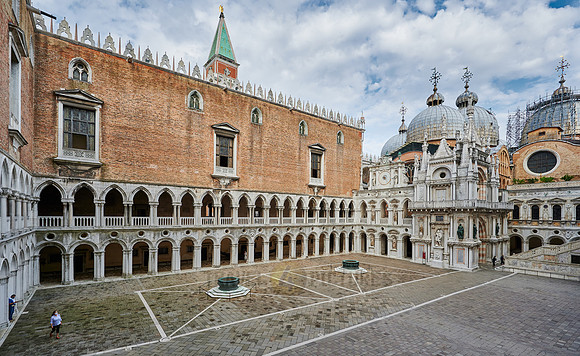 inner courtyard of Doge's Palace with Arco Foscari