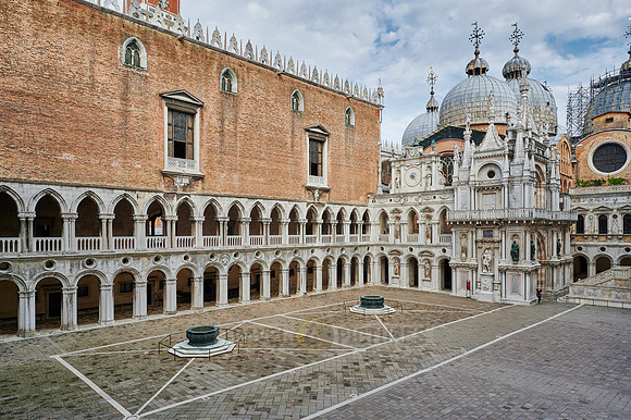 inner courtyard of Doge's Palace with Arco Foscari