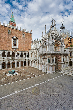inner courtyard of Doge's Palace with Arco Foscari