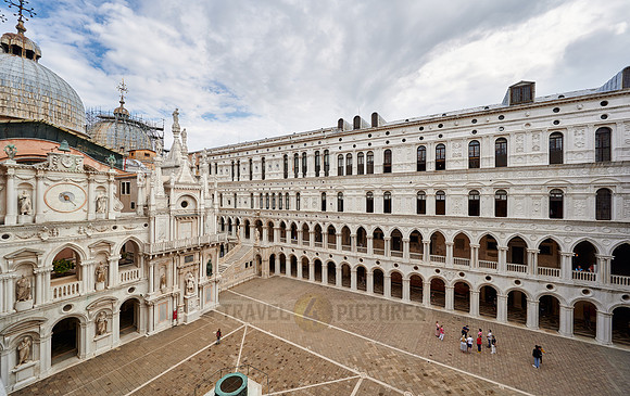 inner courtyard of Doge's Palace with Arco Foscari