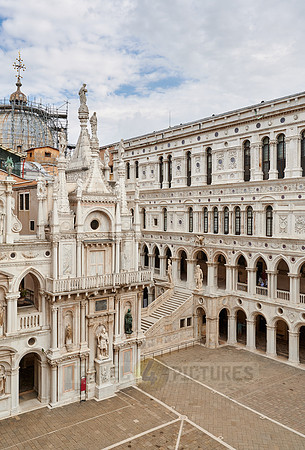 inner courtyard of Doge's Palace with Arco Foscari