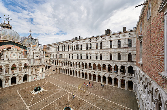 inner courtyard of Doge's Palace with Arco Foscari