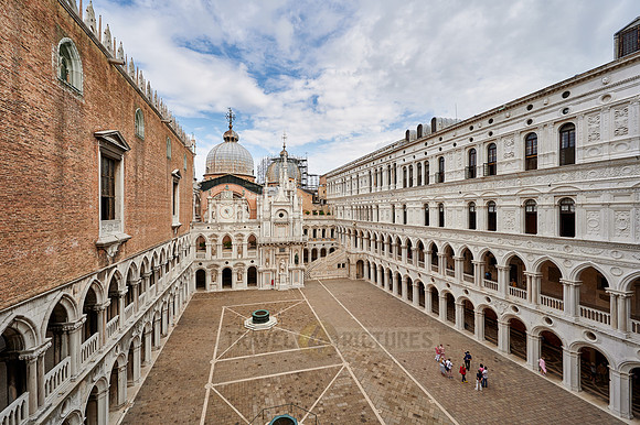 inner courtyard of Doge's Palace with Arco Foscari