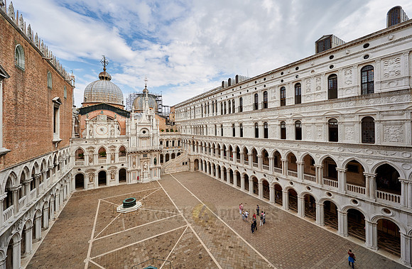 inner courtyard of Doge's Palace with Arco Foscari