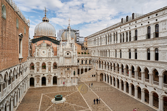inner courtyard of Doge's Palace with Arco Foscari
