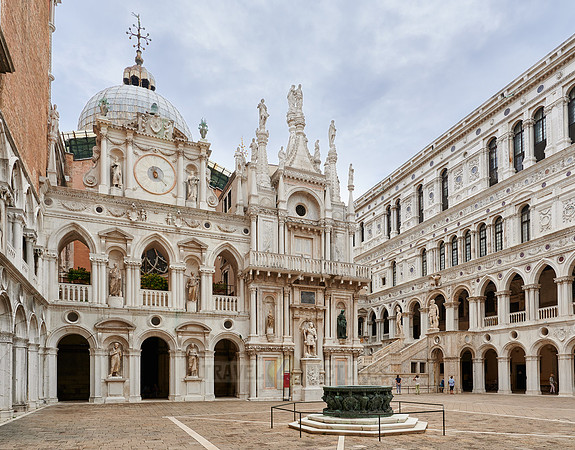 inner courtyard of Doge's Palace with Arco Foscari