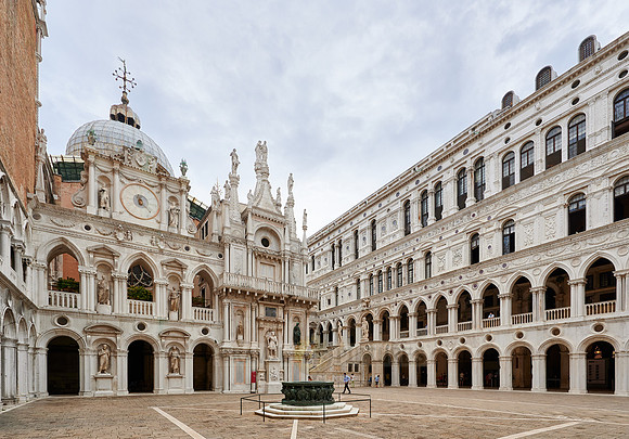 inner courtyard of Doge's Palace with Arco Foscari