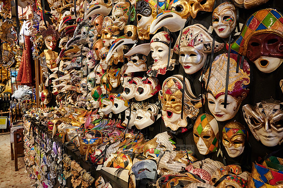 shop with Venetian carnival masks for sale