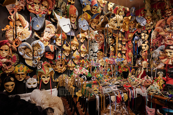 shop with Venetian carnival masks for sale