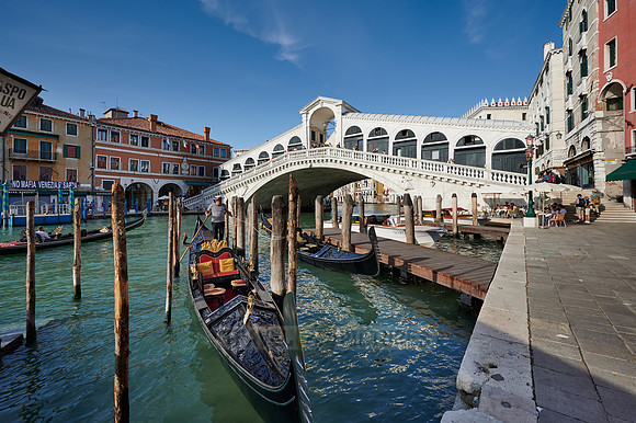 Rialto Bridge and gondola in front