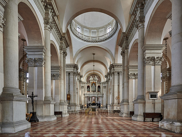 interior shot of Chiesa di San Giorgio