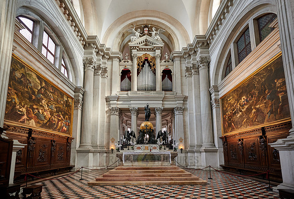 interior shot of Chiesa di San Giorgio