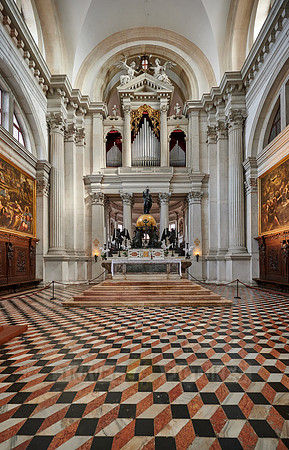 interior shot of Chiesa di San Giorgio