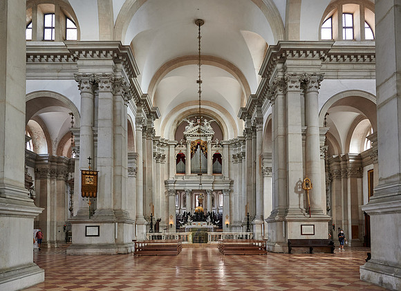 interior shot of Chiesa di San Giorgio