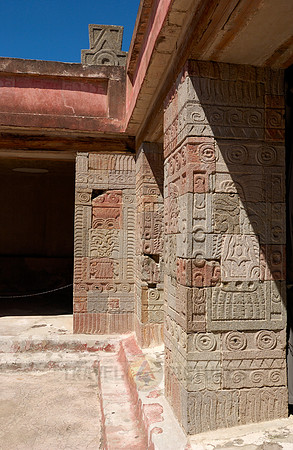 Quetzalpapalotl palace