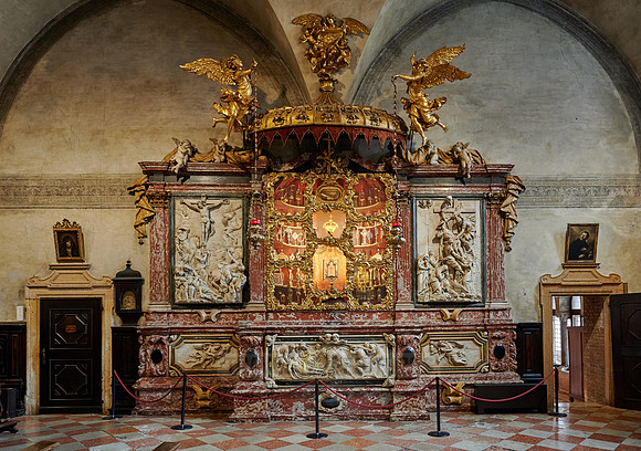 Altar with relics in Basilica Santa Maria Gloriosa dei Frari