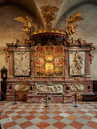 Altar with relics in Basilica Santa Maria Gloriosa dei Frari