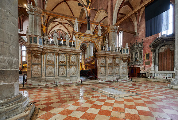 interior shot of Basilica Santa Maria Gloriosa dei Frari
