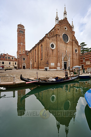 exterior view of Basilica Santa Maria Gloriosa dei Frari