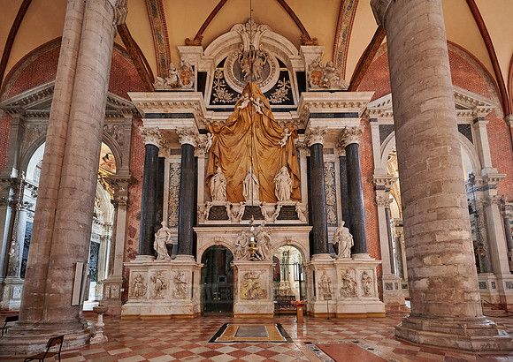 Interior shot of Basilica dei Santi Giovanni e Paolo