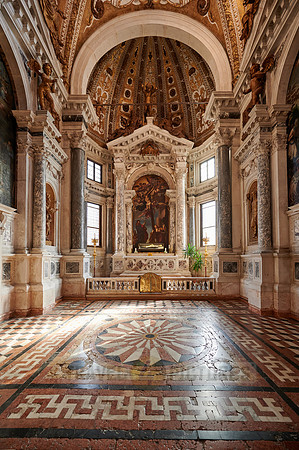 Interior shot of Basilica dei Santi Giovanni e Paolo