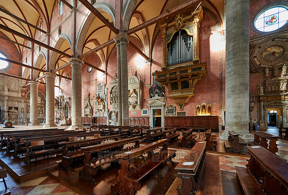 Interior shot of Basilica dei Santi Giovanni e Paolo